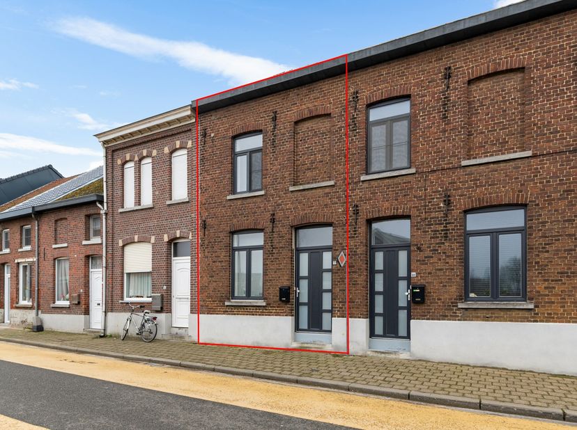 Luxueus gerenoveerde rijwoning met zuidgerichte tuin en garage in Zichem<br />
In het gezellige Zichem, deelgemeente van Scherpenheuvel, bevindt zich