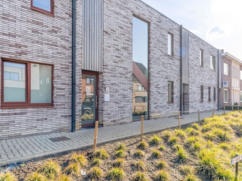 Situé juste à l'extérieur du centre de Heusden-Zolder, nous trouvons cet appartement au rez-de-chaussée prêt à l'emploi dans la tranquille Résidence V