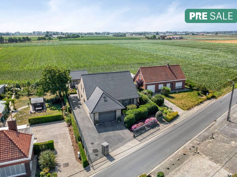 Villa de 2005 à vendre à Oostvleteren avec 5 chambres et une finition de haute qualité. Cette maison individuelle à vendre est située dans la Hogebrug
