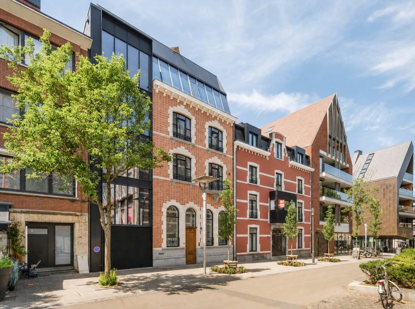 In het centrum van Hasselt bevindt zich dit uitzonderlijke pand: een sublieme combinatie van klassieke grandeur en hedendaags topcomfort. Dit uitzonde