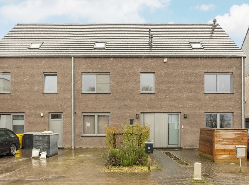 Maison à louer
                    à 2400 Mol