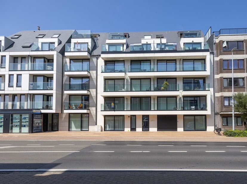 Recent en gemeubeld appartement in de nieuwbouwresidentie Capri II, ideaal gelegen vlak bij de Zeedijk en op wandelafstand van het winkelcentrum. Het