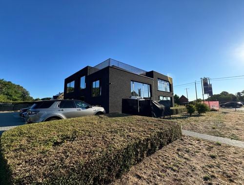                                         Kantoorgebouw te koop in Tongerlo, € 1.240.000
