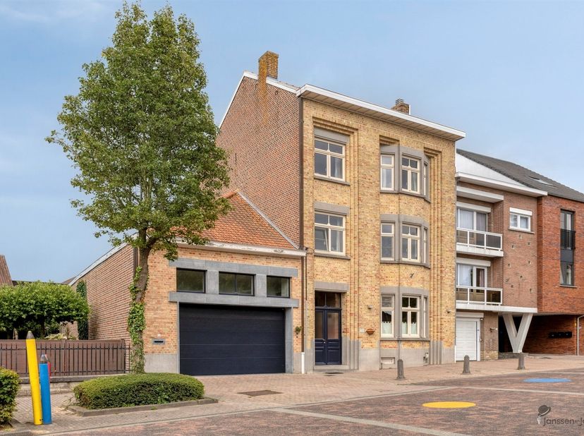 Maison spacieuse et de caractère avec 5 chambres<br />
Au cœur du charmant Borgloon, vous trouverez cette belle maison partiellement rénovée avec de