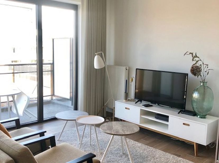 Stijlvol gemeubeld studio-appartement met terras in Oudergem<br />
Ontdek dit lichtrijke en modern ingerichte studio-appartement, gelegen op de 3de ve