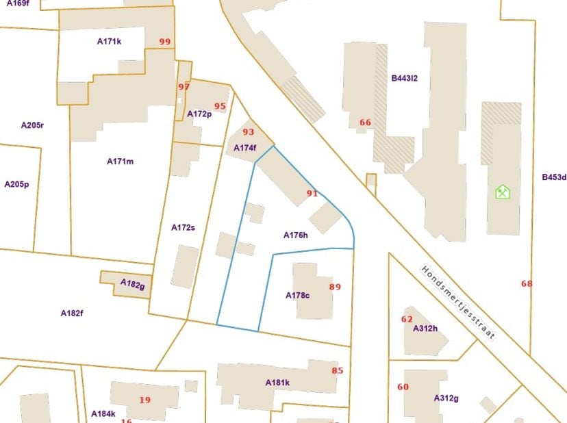 MOOI GELEGEN GROND - <br />
<br />
Mooi gelegen grond met af te breken woning. <br />
Afgesloten, zongerichte tuin, centraal gelegen te Kachtem.