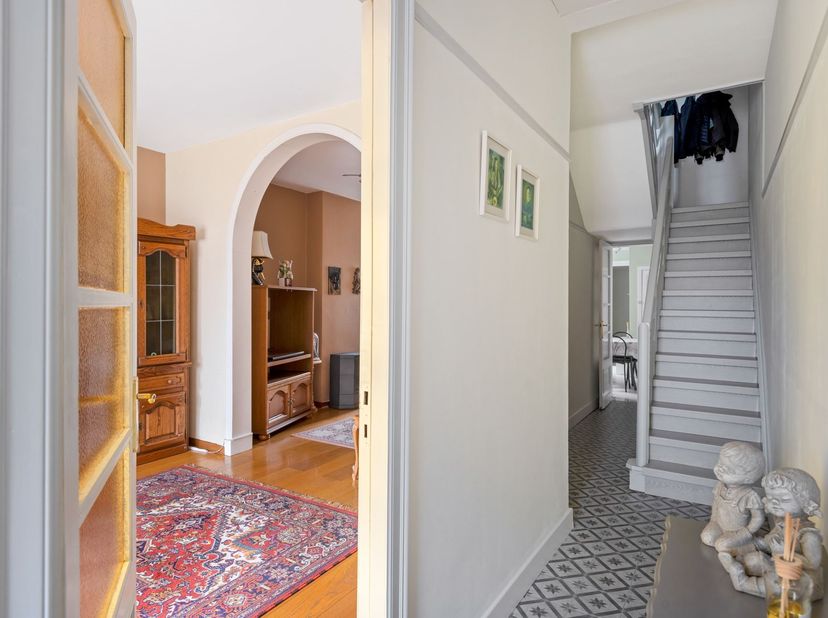 Ruime woning met mogelijkheid tot kangoeroewonen<br />
<br />
Deze charmante woning is rustig gelegen in Niel, op korte afstand van het centrum en m