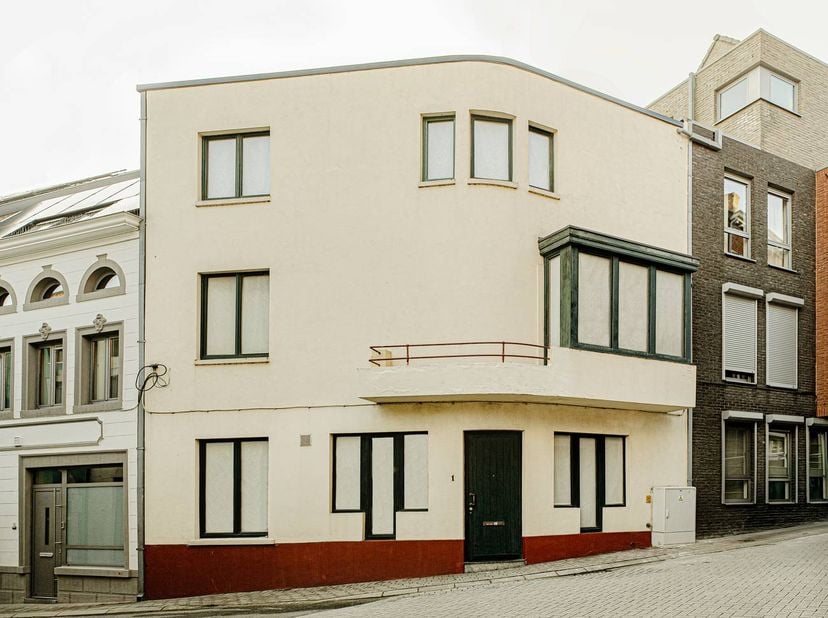 Dans le centre-ville historique de Tongres, nous vous proposons ce bâtiment de caractère au potentiel énorme. Êtes-vous à la recherche d'un projet dan