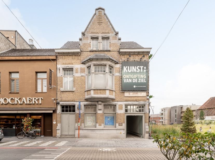 Bien professionnel à vendre à Sint - Amandsstraat 47-49,
                    8800 Roeselare