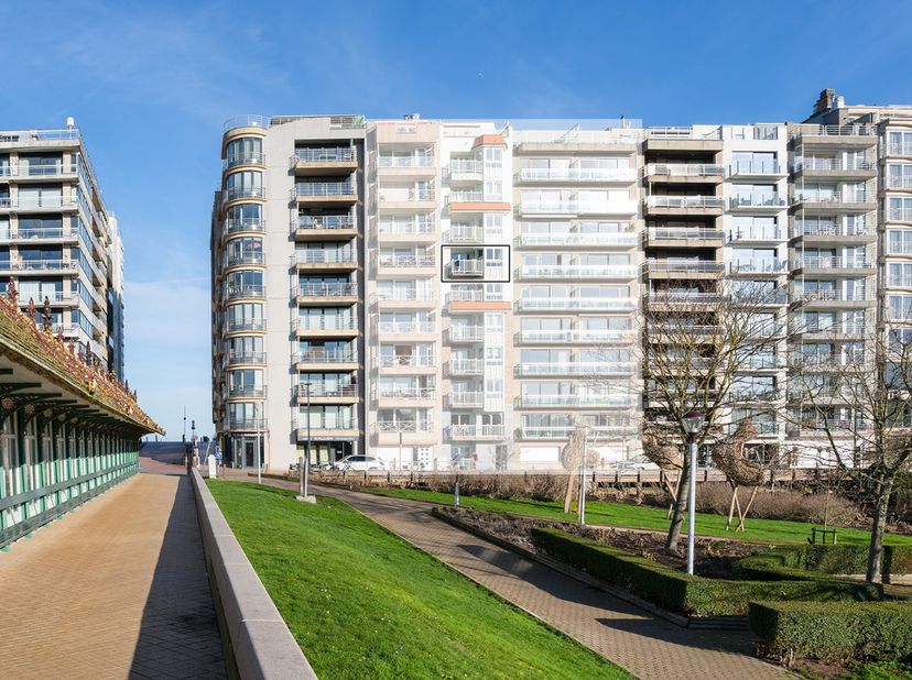 Op de 6de verdieping van de Franchommelaan 132 bevindt zich dit perfect onderhouden appartement met een uitzonderlijk uitzicht op de haven en het Leop