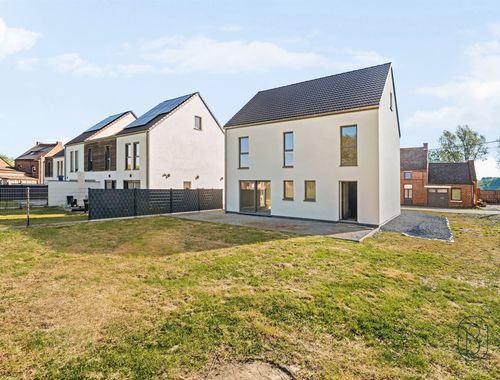                                         Woning te koop in Beloeil, € 235.000
