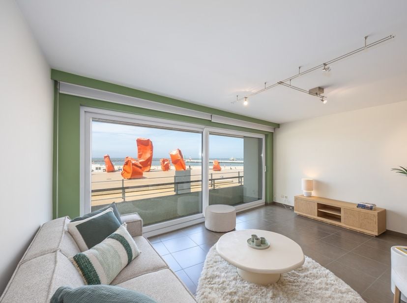 RÉSIDENCE COMMODORE – APPARTEMENT EXCLUSIF DE DEUX CHAMBRES SUR L’ALBERT I PROMENADE<br />
Cet élégant appartement est situé au premier étage de la pr