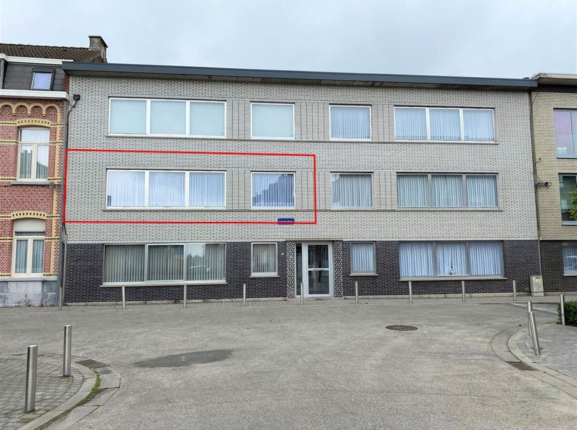 Gerenoveerd appartement met 2 slaapkamers, terras, tuin en garage op uitstekende locatie in Mechelen<br />
Ligging: Dit zeer rustig appartement is gun