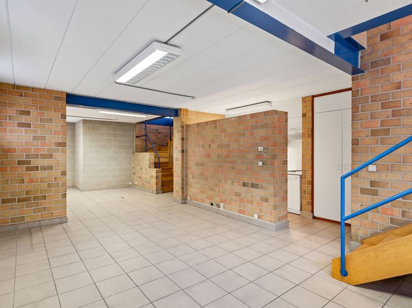 Veelzijdig handelspand (444 m²) te koop in het hart van Antwerpen<br />
<br />
Bent u op zoek naar een ruimte met karakter en potentieel op een topl
