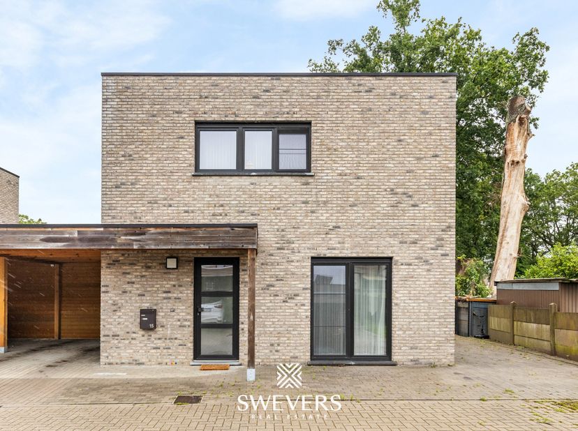 Voor meer info en fotos, surf naar www.swevers.be  In een rustige en kindvriendelijke straat in Heusden-Zolder wacht deze moderne woning uit 2019 op e