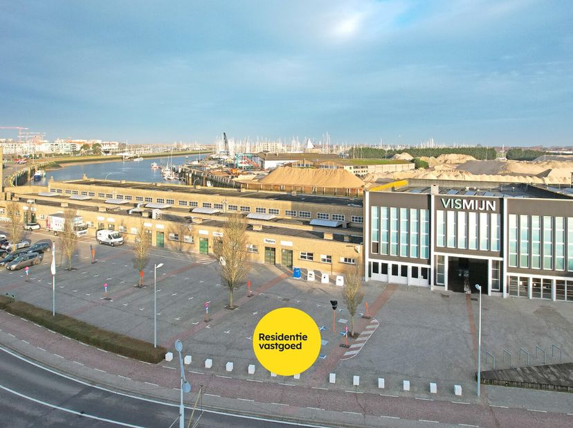 Handelshuis / projectgrond op topligging aan de Kaai  Nieuwpoort-Stad<br />
Op een uiterst commerciële en centrale ligging aan de Kaai van Nieuwpoort-
