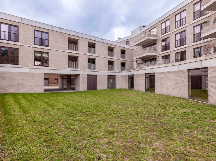 À vendre : local commercial brut au rez-de-chaussée d'une superficie totale de 532 m² dans un emplacement de choix au sein de la résidence Aleidis à G