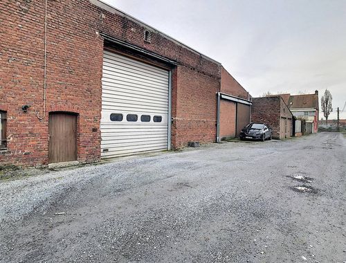                                         Entrepôt à louer à Harelbeke, € 895
