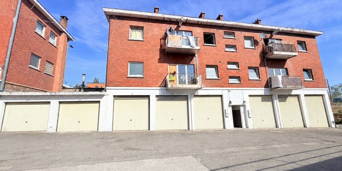 Bien professionnel à vendre à 6060 Gilly