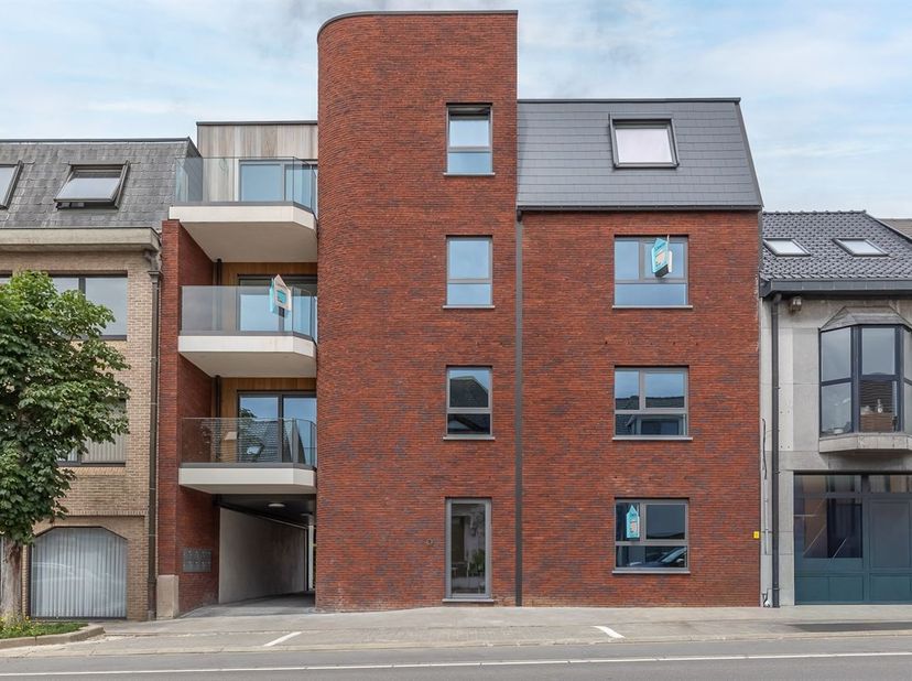 Cet appartement d'une chambre bénéficie d'un emplacement central et particulièrement agréable, à quelques pas de la basilique et du centre-ville animé