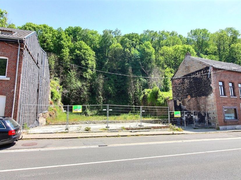 BAELEN Forges, 85 : Situé le long de la grand route N61 qui relie Eupen à Verviers et proche de toutes les commodités nécessaire, vous trouverez ce gr