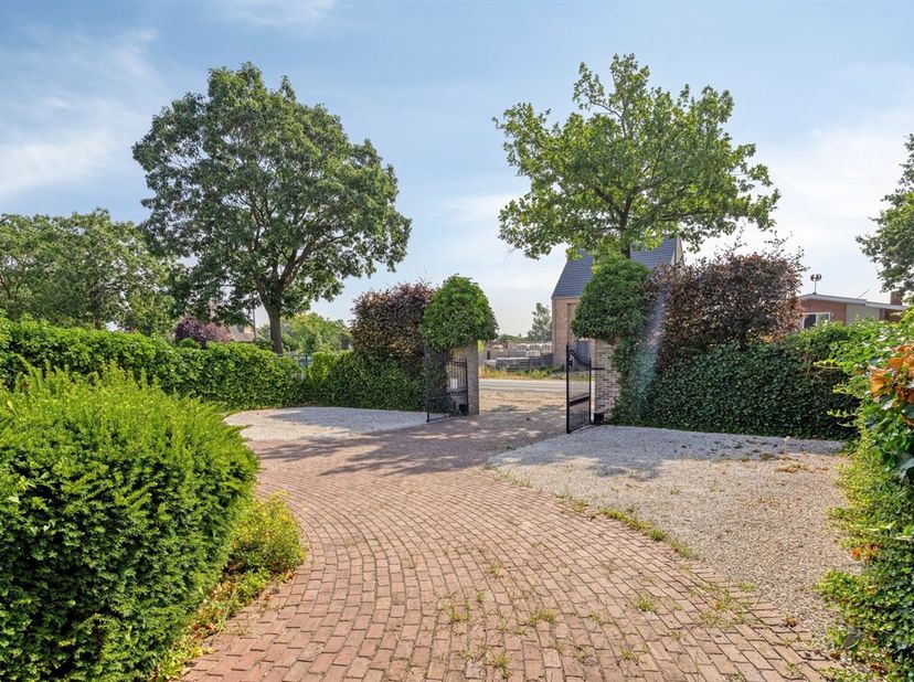 Op een rustige plek langs de Luikersteenweg in Lommel, op wandelafstand van de bekende Lommelse <br />
Sahara en het uitgestrekte groen van de Kempen,
