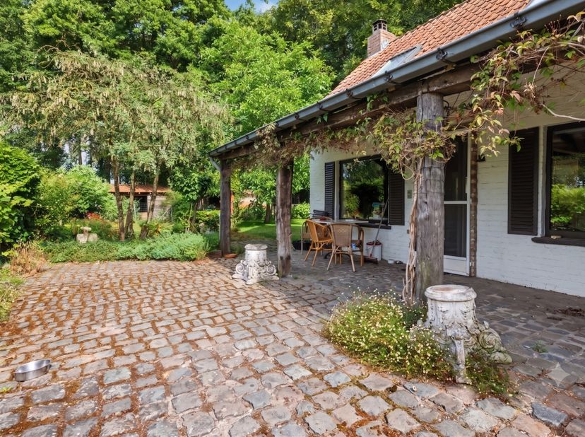 ALLE BEZOEKDAGEN VOLZET<br />
TE KOOP IN RUISELEDE WINGENE - GEEN renovatieverplichting<br />
- Uitzonderlijk rustige, landelijke ligging in een doodl