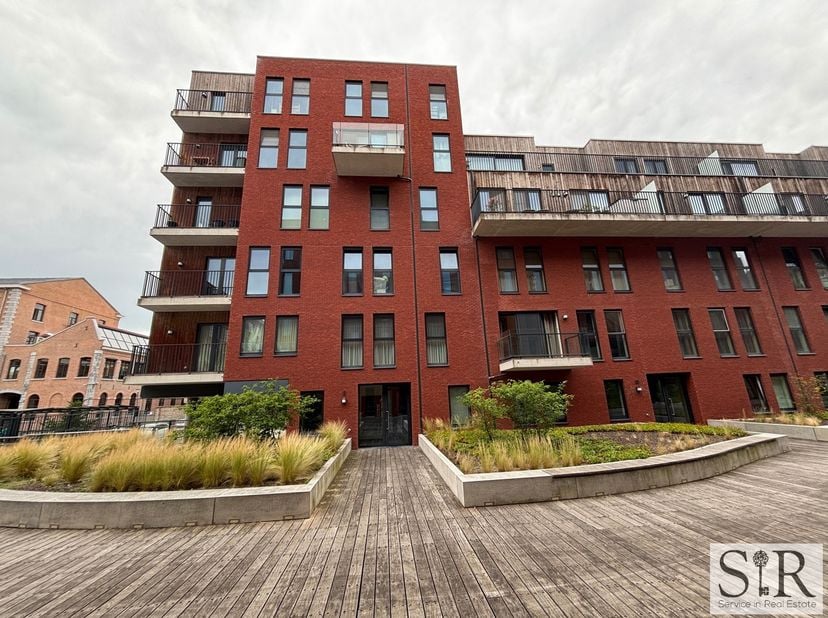 Als je op zoek bent naar een modern, lichtrijk appartement vlakbij het station van Mechelen, dan heb je het bij deze wellicht gevonden. Dit appartemen