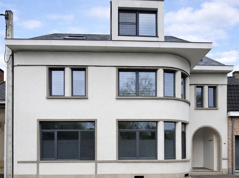 Ref. 7758  Rue du Bas Coron 13/2, 7600 Péruwelz<br />
Idéalement situé, proche de toutes les commodités, découvrez cet agréable appartement entièremen