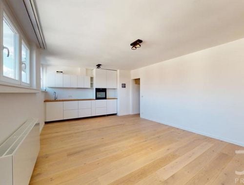                                         Appartement te koop in Elsene, € 240.000
