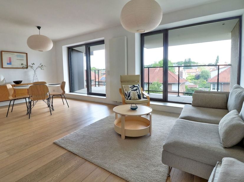 Immeuble de STANDING / Appartement meublé récent (2020) +- 68 m² au 2ème étage composé de : <br />
1 chambre en parquet<br />
1 living en parquet avec