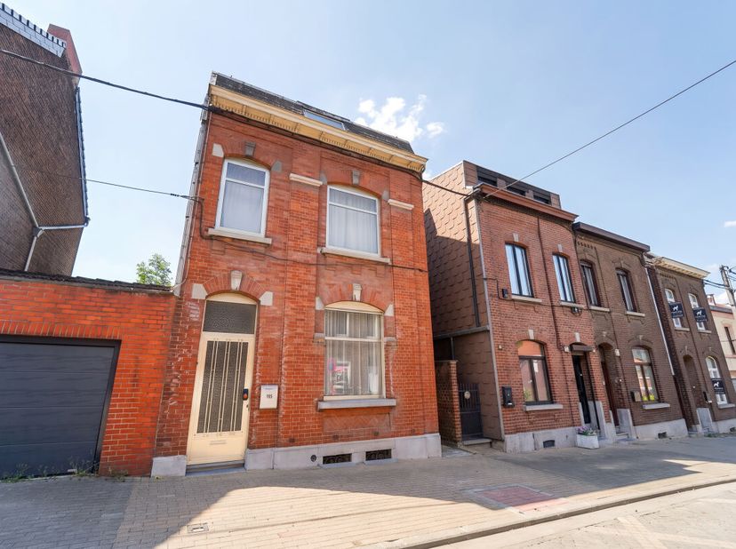 Huis te koop
                    in 6032 Mont-sur-Marchienne