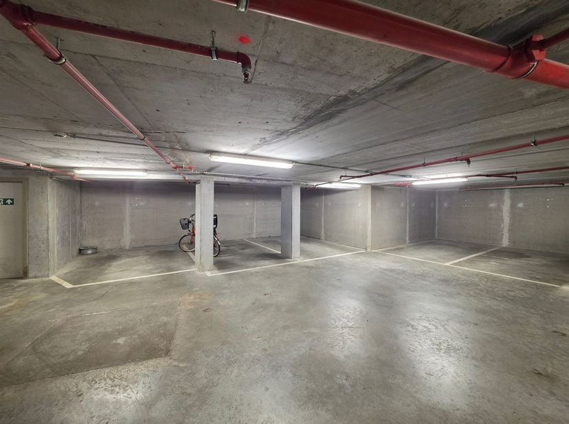 Garage te koop in ,
                    1000 Brussel