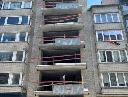                             à
