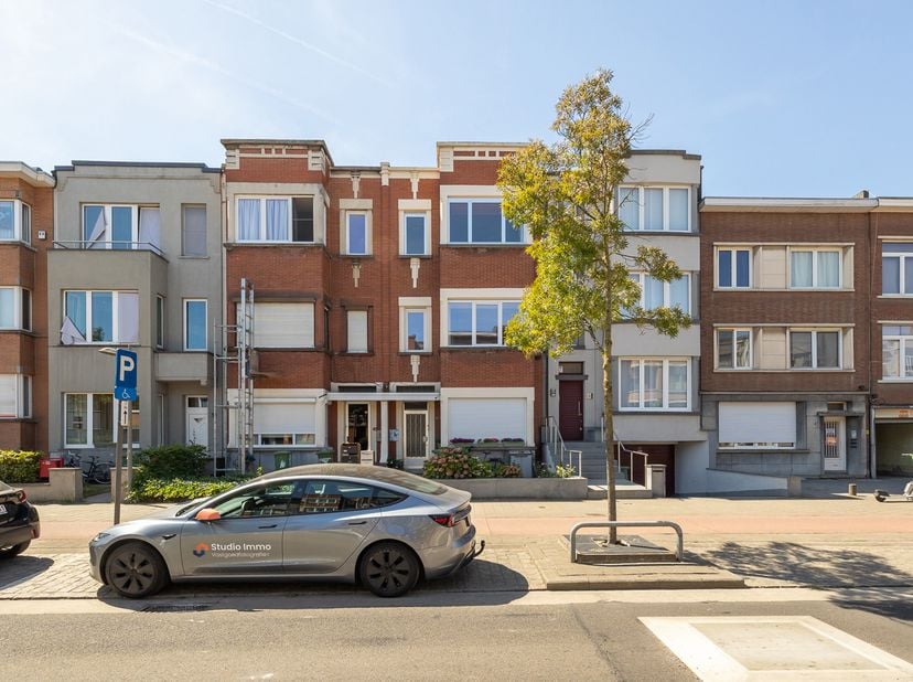Te renoveren appartement met veel potentieel vlakbij Park Roosendaal<br />
LOCATIE<br />
Wie rustig wil wonen zonder in te boeten aan bereikbaarheid,