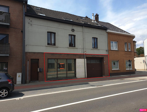                                         Entrepôt avec bureau à louer à Sterrebeek, € 2.500
