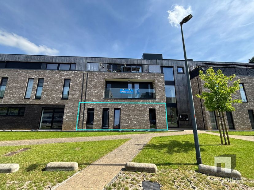 Bent u op zoek naar een gelijkvloers appartement met een uitzonderlijk ruime leefruimte en een zonnige tuin? Dan is dit instapklare appartement in Bek