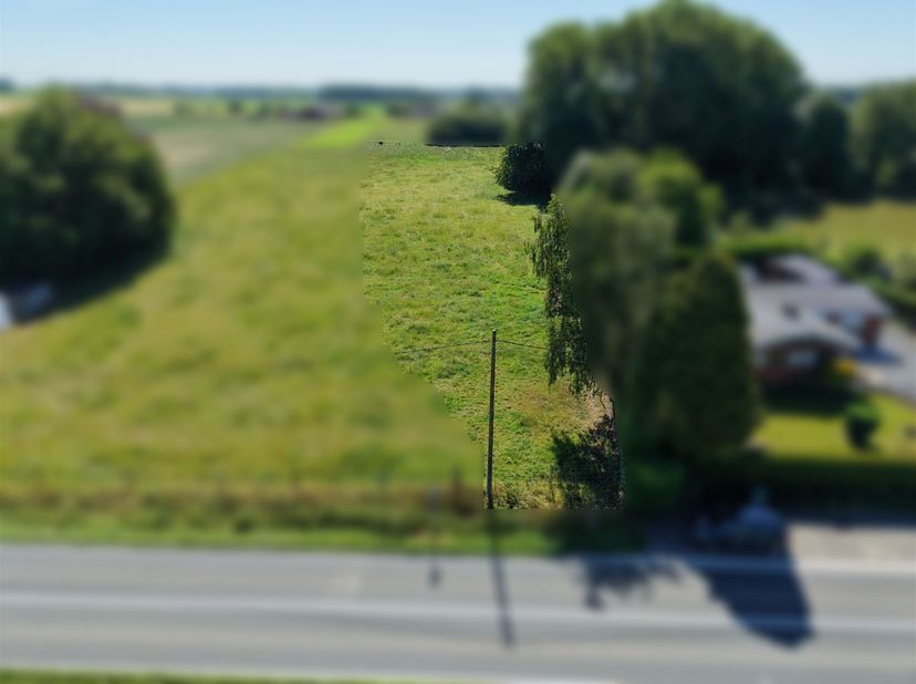 Perceel met een oppervlakte van 14 are en 20 centiare, gelegen in een woongebied met een landelijk karakter.<br />
<br />
Vrij van bouwwerkzaamheden