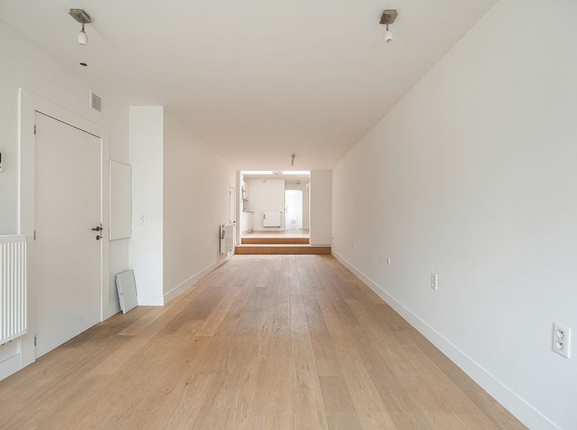 Lichtrijk appartement met 70m² woonoppervlak<br />
Buitenkans voor investeerders, starters of ouders van studerende kinderen!<br />
<br />
Op zoek naa