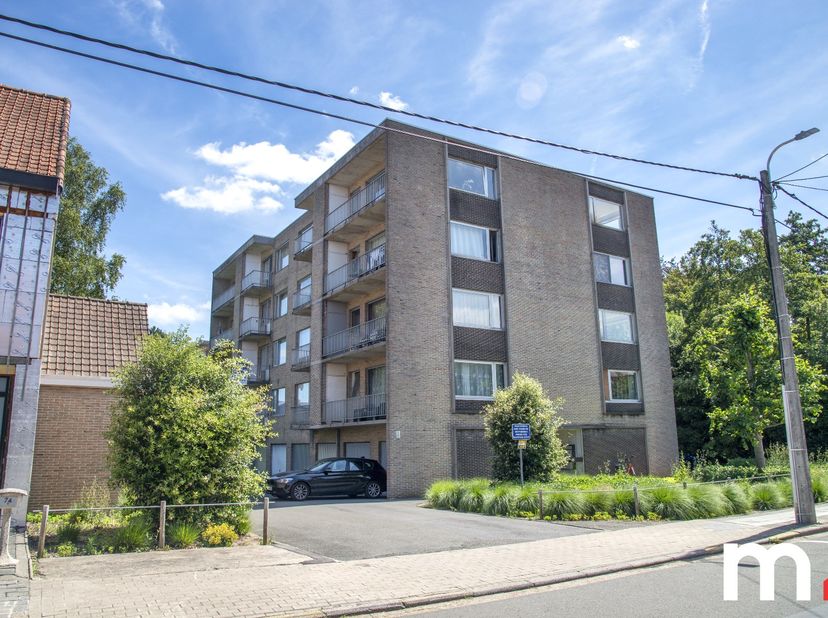 Op zoek naar een instapklare studio?<br />
Deze lichtrijke studio bevindt zich vlakbij het centrum van Roeselare en dicht bij de belangrijkste invalsw