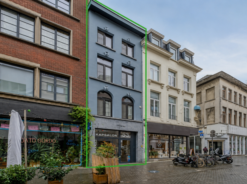 COMMERCE À LOUER AU CŒUR DU CENTRE HISTORIQUE D’ANVERS<br />
Vous recherchez un local commercial, une surface de vente ou un espace retail dans le cen