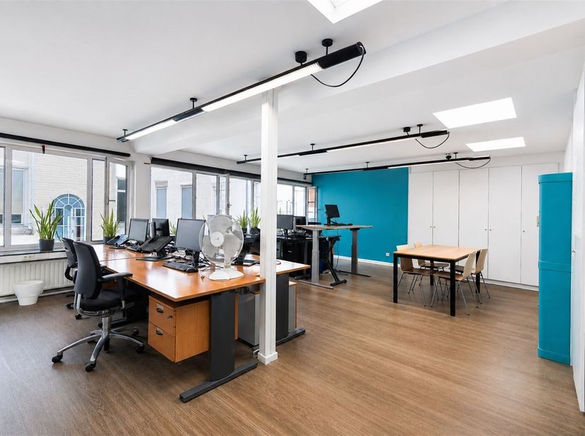 Vous recherchez un espace de travail spacieux, situé au calme et extrêmement fonctionnel dans le centre d'Anvers ? <br />
Cette annexe unique située