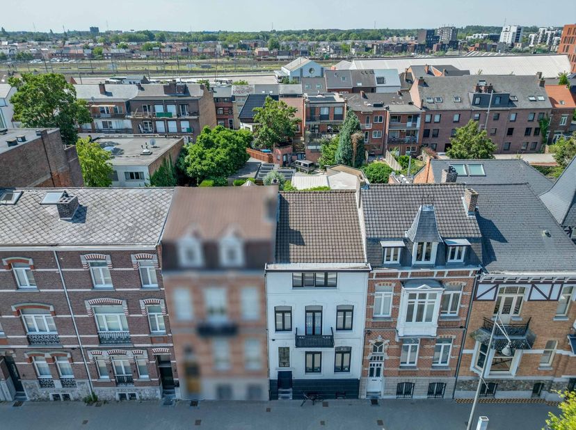 Prachtige herenwoning &amp;nbsp;in het centrum van Hasselt &amp;nbsp;– 210 m2 woonluxe - &amp;nbsp;4 &amp;nbsp;ruime slaapkamers – &amp;nbsp;bureel - aparte garage<br />