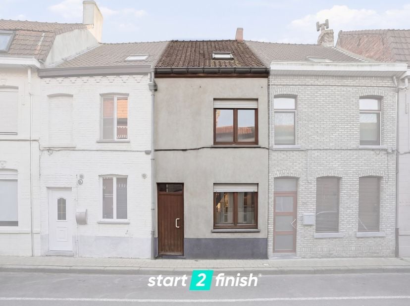 Deze woning bevindt zich in het centrum van Wervik en biedt een uitstekende opportuniteit voor wie op zoek is naar een renovatieproject met veel poten