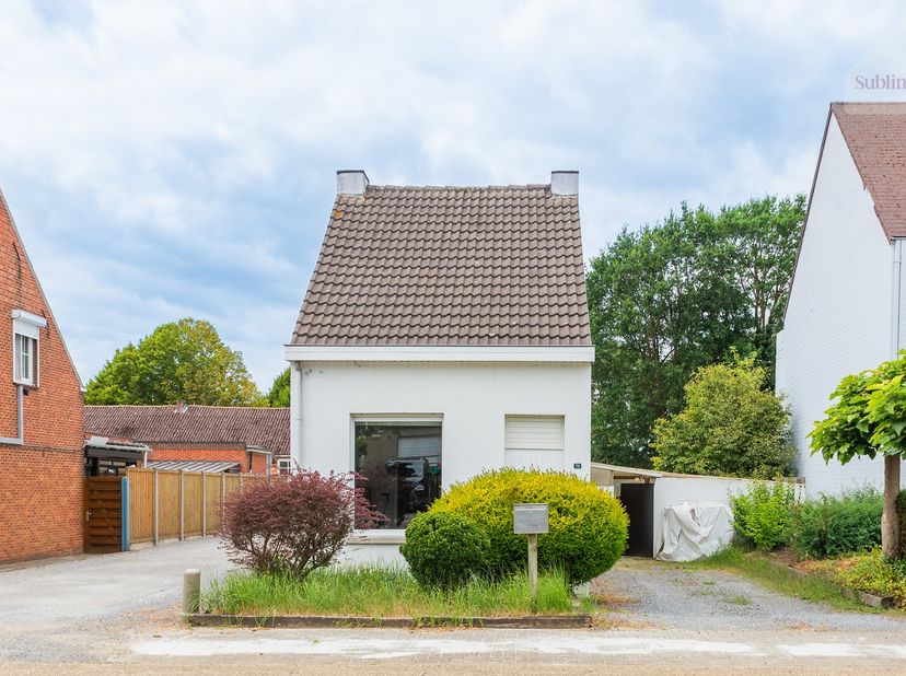 Charmante woning op een perceel van 626 m² nabij het centrum van Meerhout.<br />
<br />
Deze charmante woning uit 1932 is gelegen op een mooi perceel