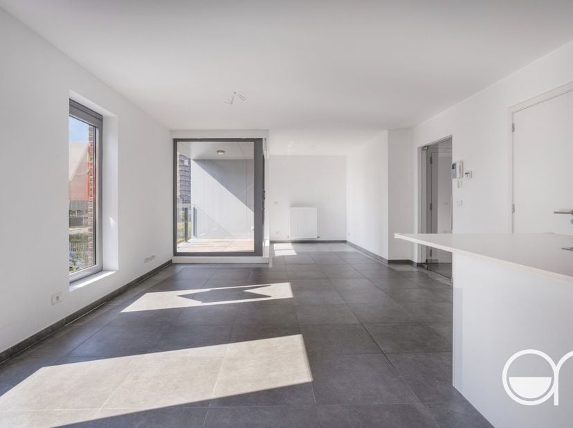 Dit energiezuinig appartement is gebouwd in 2015. Het bevindt zich op de tweede verdieping van een kleinschalige residentie met 8 entiteiten. Dankzij