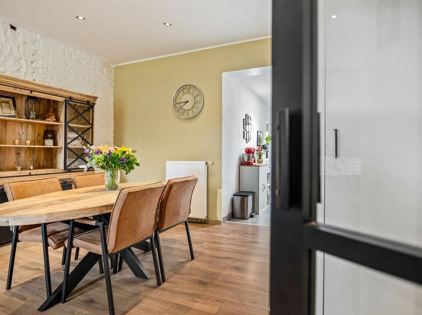 Volledig instapklare woning met 2 slaapkamers en stadstuin<br />
Ligging:<br />
Ekeren - Schoonbroek, nabij en het Hagelkruispark, vlakbij sportcentru