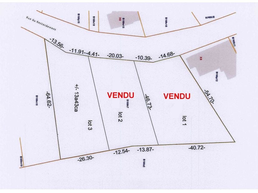 Te koop: een prachtig perceel van meer dan 13 are met een voorgevel van +/- 25 meter, onder voorbehoud van bevestiging van oppervlakte en afmetingen d