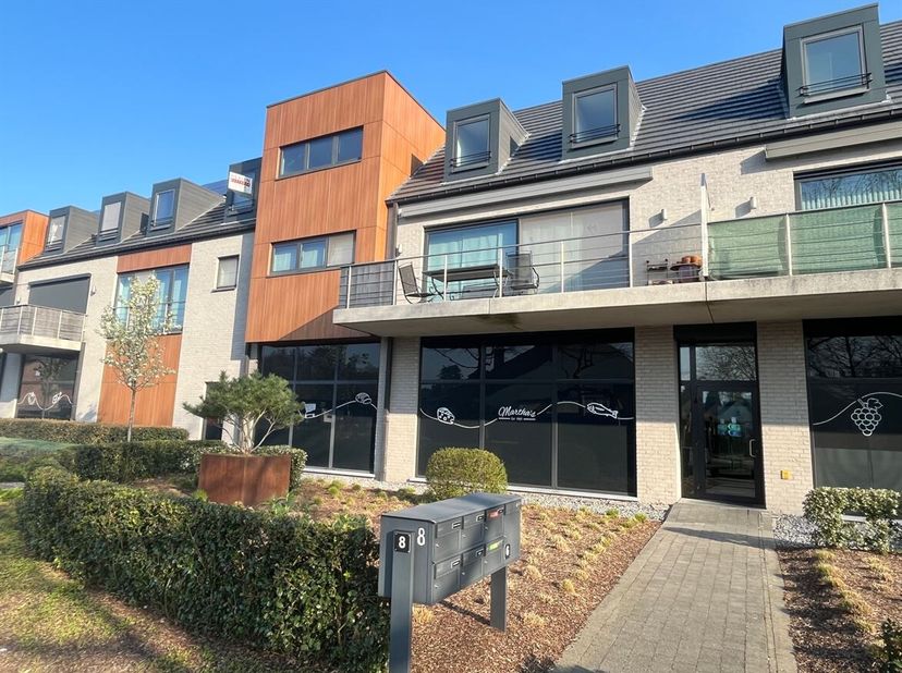Appartement lumineux et prêt à l'emploi avec 2 chambres à coucher, terrasse spacieuse et parking<br />
Situation : Situé sur la Poederleesteenweg à Li