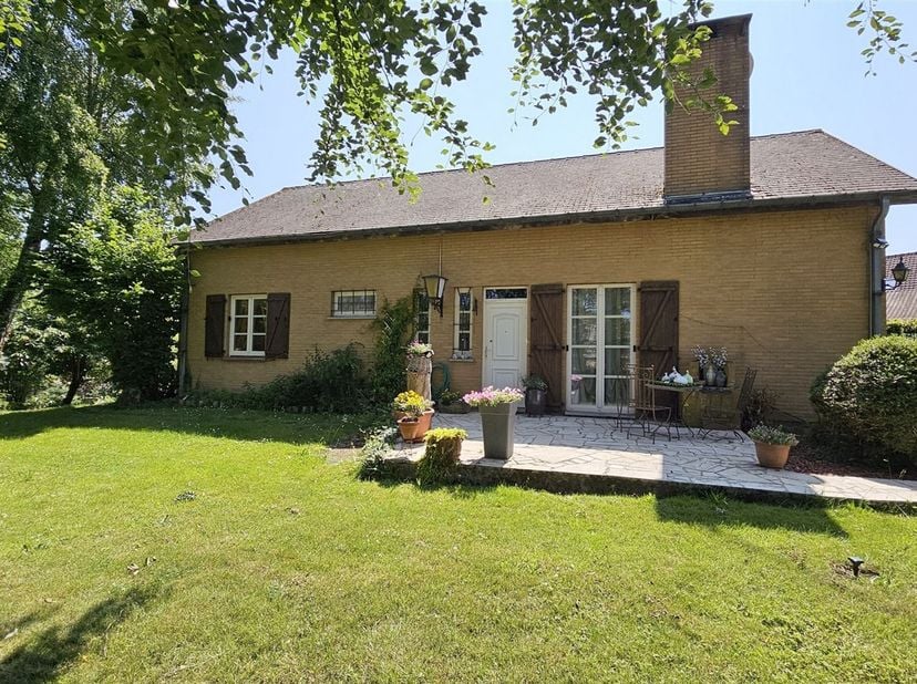 SOUS OPTION - PLUS DE VISITE - Prix: Offre à partir de 295.000 euros, frais d'agence non inclus et à charge de l'acquéreur.<br />
<br />
Villa de ty